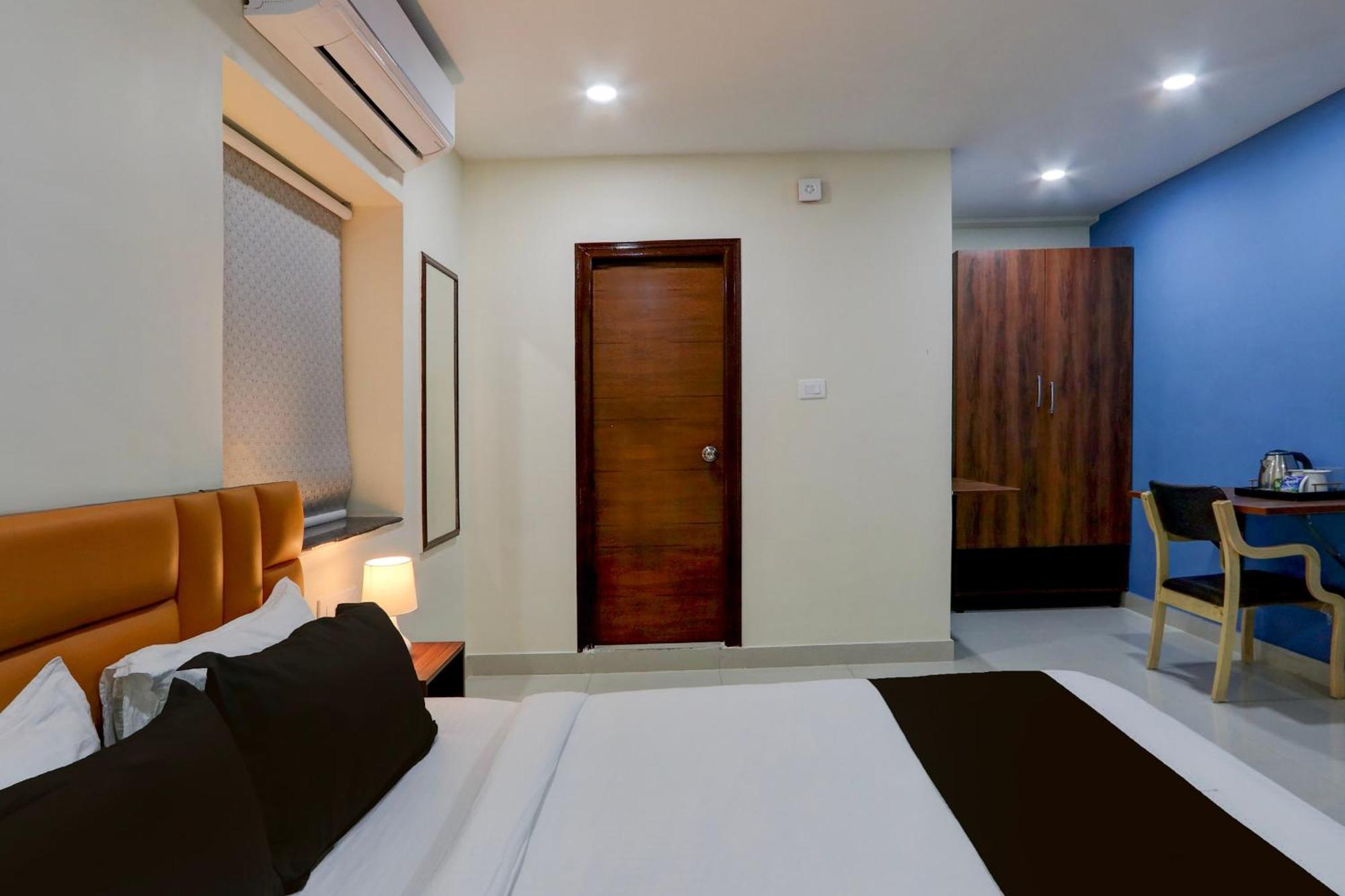 Super Townhouse The Cinco Bliss Near Ikea, Wells Forgo, Kims, Care Hospitals Hotel Hyderabad Eksteriør billede