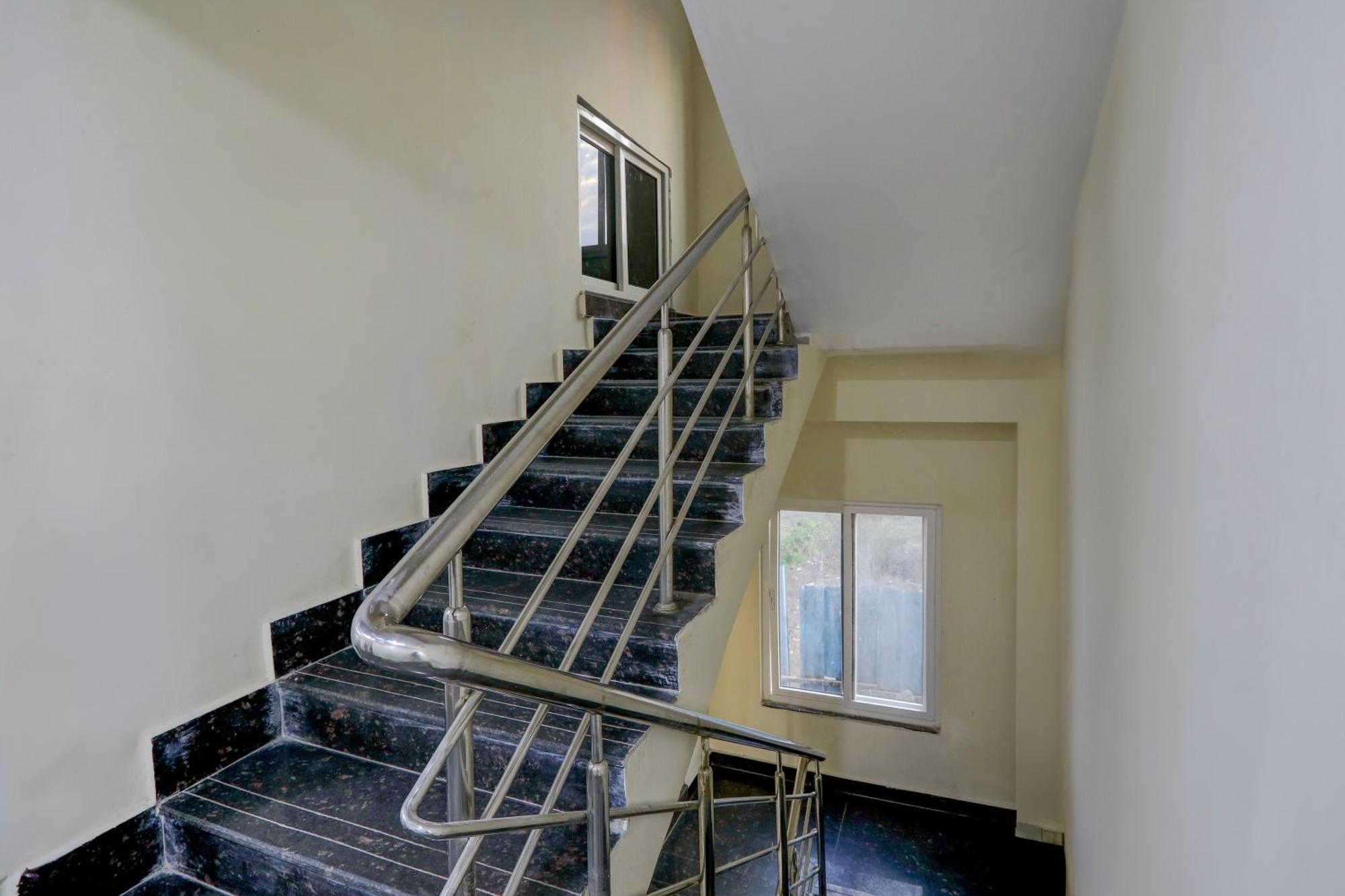 Super Townhouse The Cinco Bliss Near Ikea, Wells Forgo, Kims, Care Hospitals Hotel Hyderabad Eksteriør billede